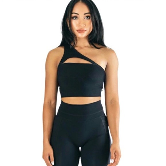 Alphalete Tops - Alphalete Alphalux Asymmetrical Bra 🖤